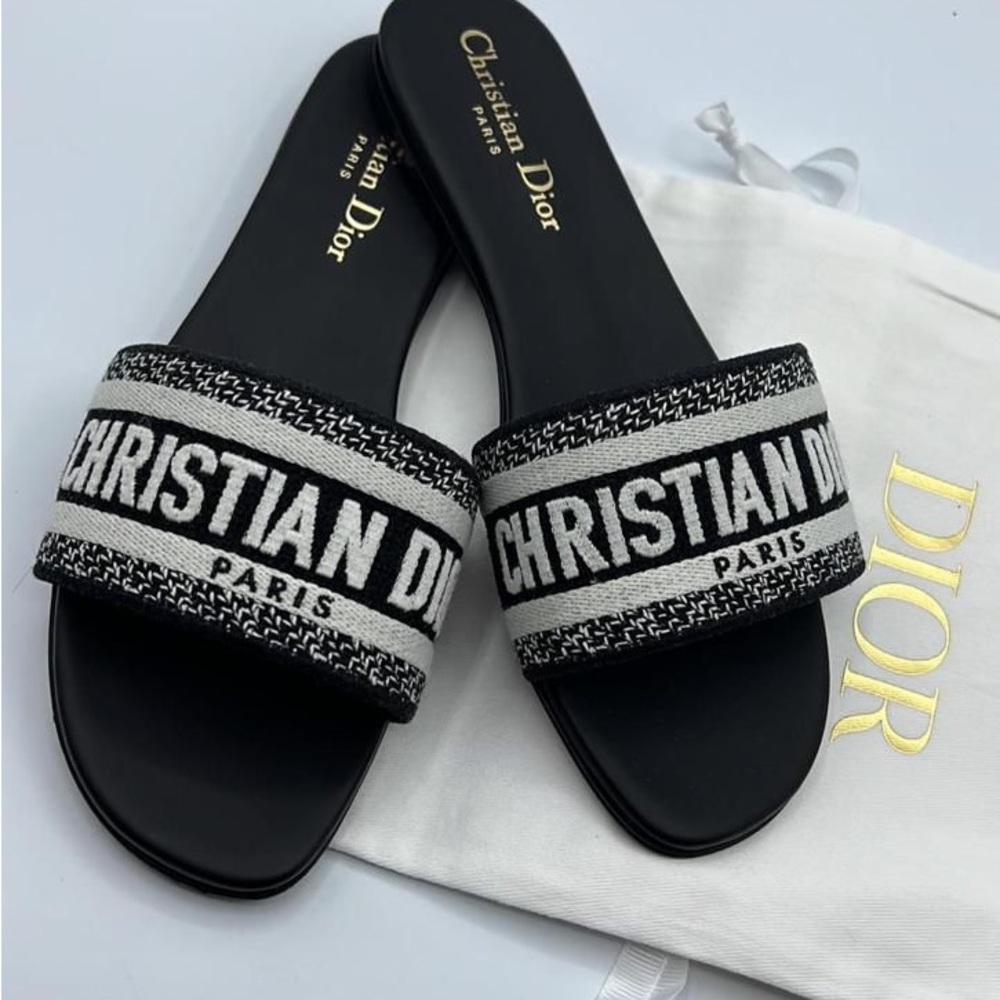 ❌sold ❌Dior sandals size 39 EU new never worn